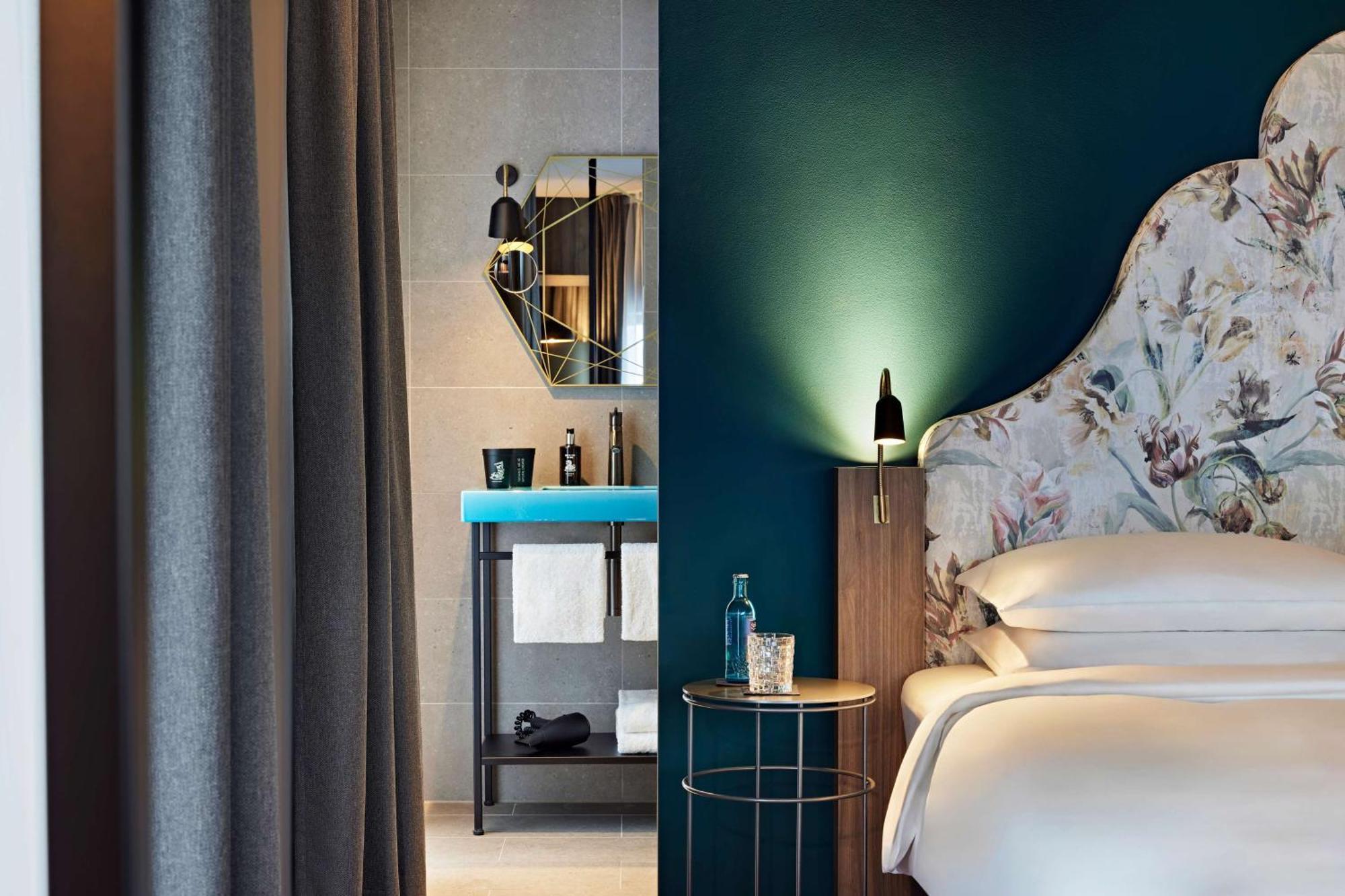 Me And Oberkassel, By Hyatt