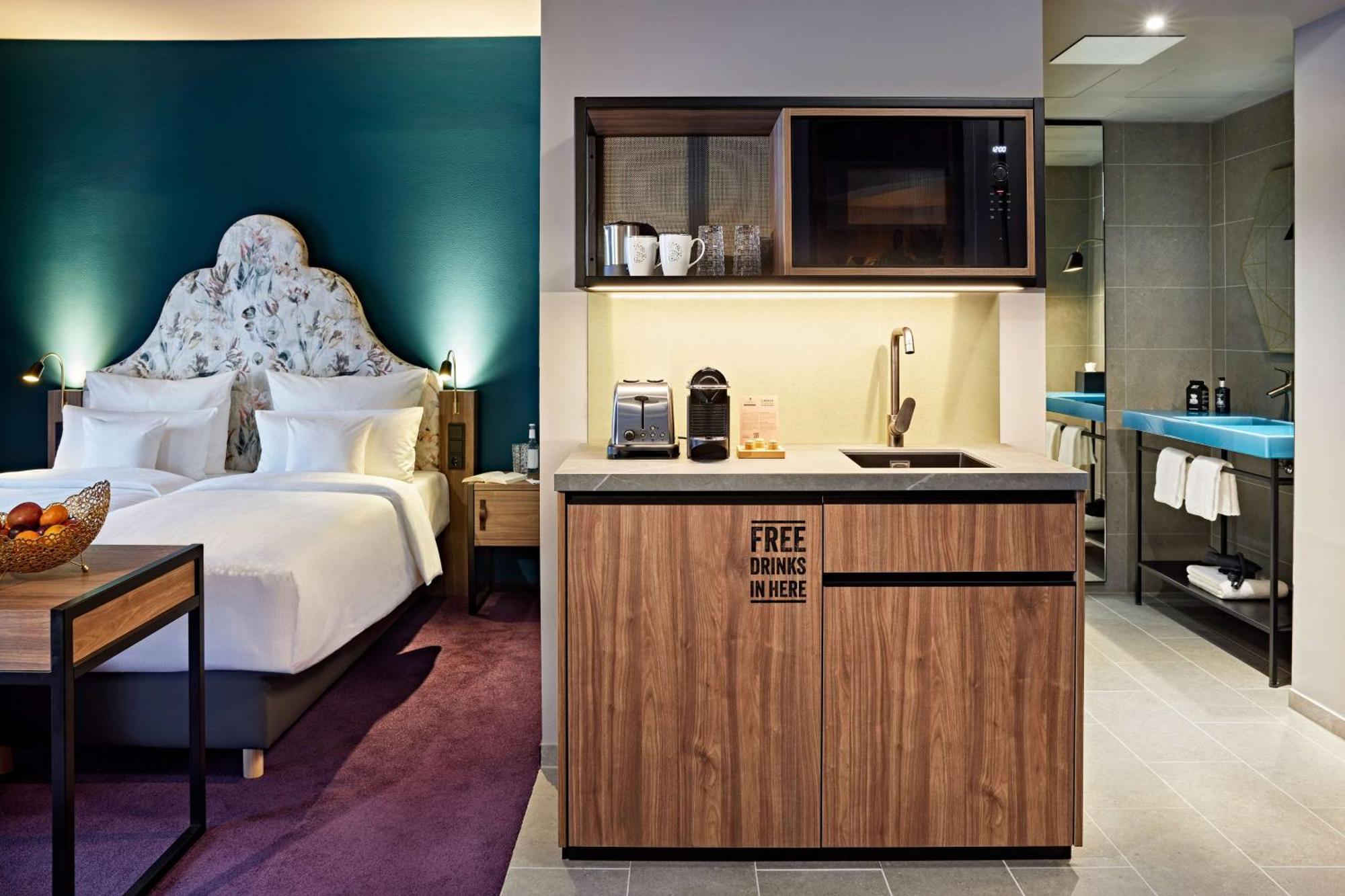 Me And Oberkassel, By Hyatt 4*