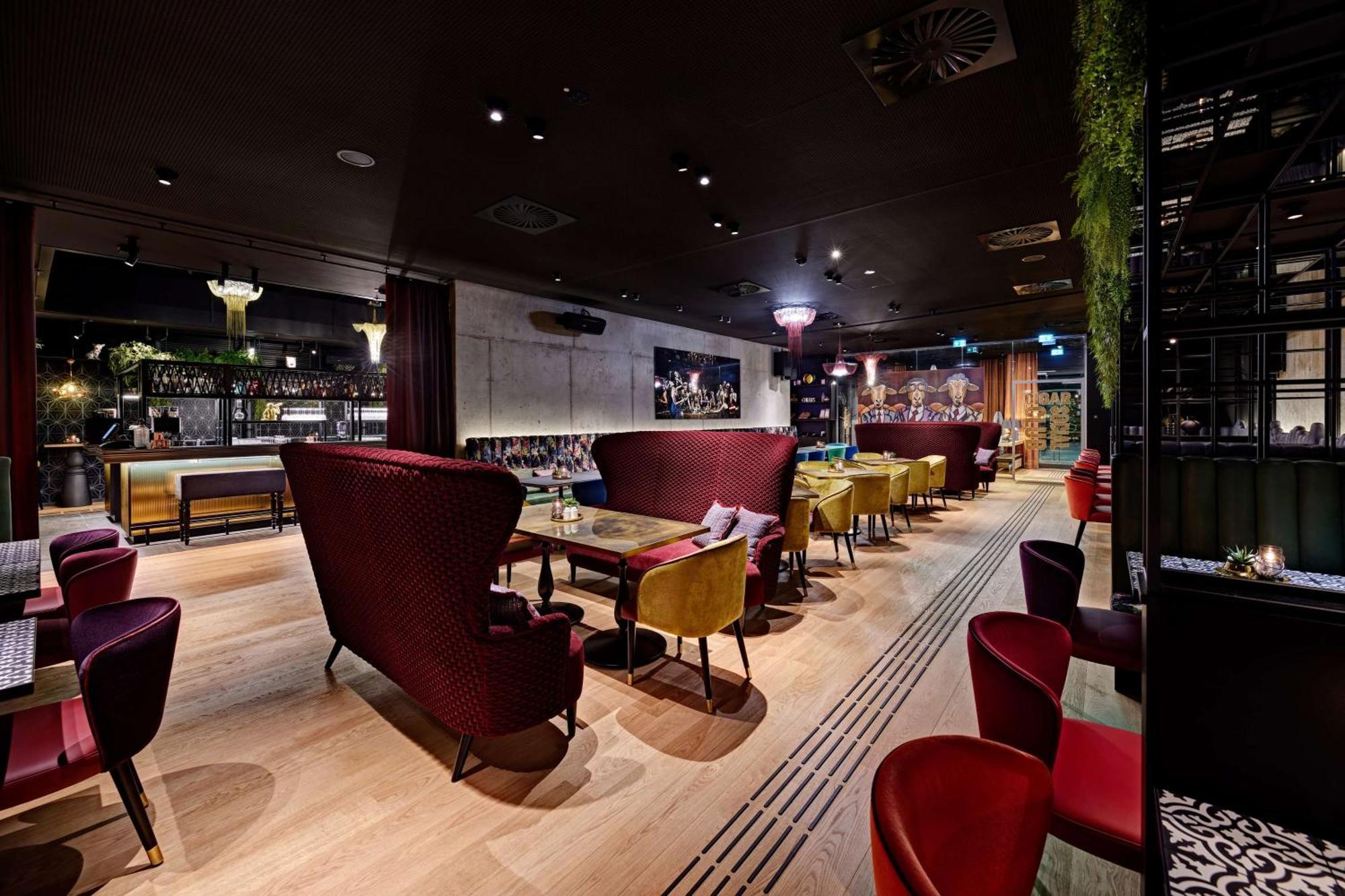 Me And Oberkassel, By Hyatt 4*