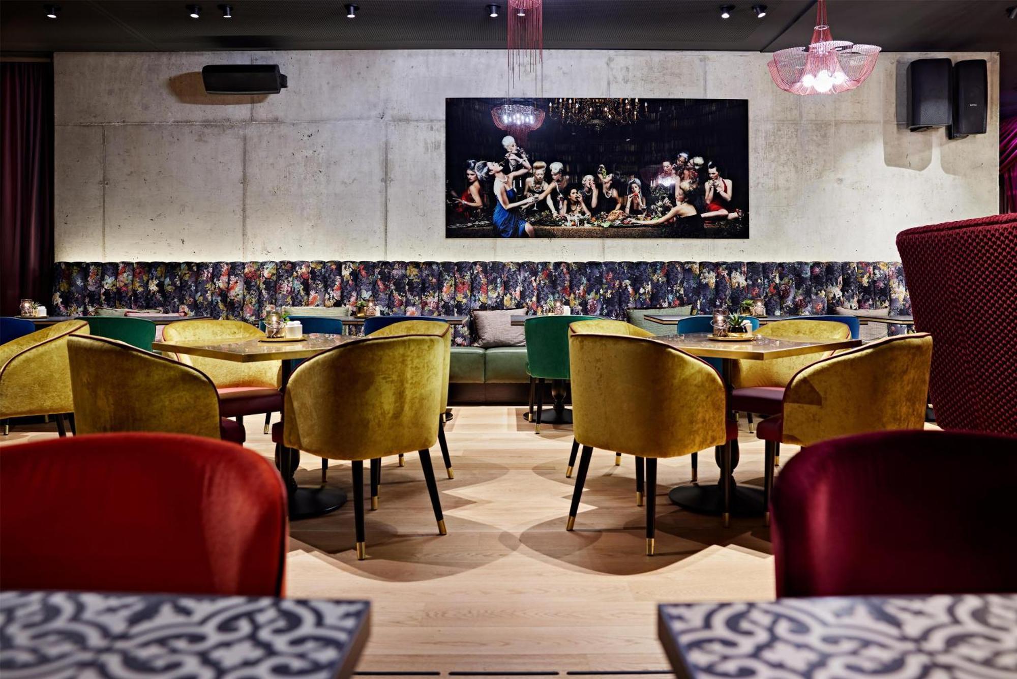 Me And Oberkassel, By Hyatt 4*