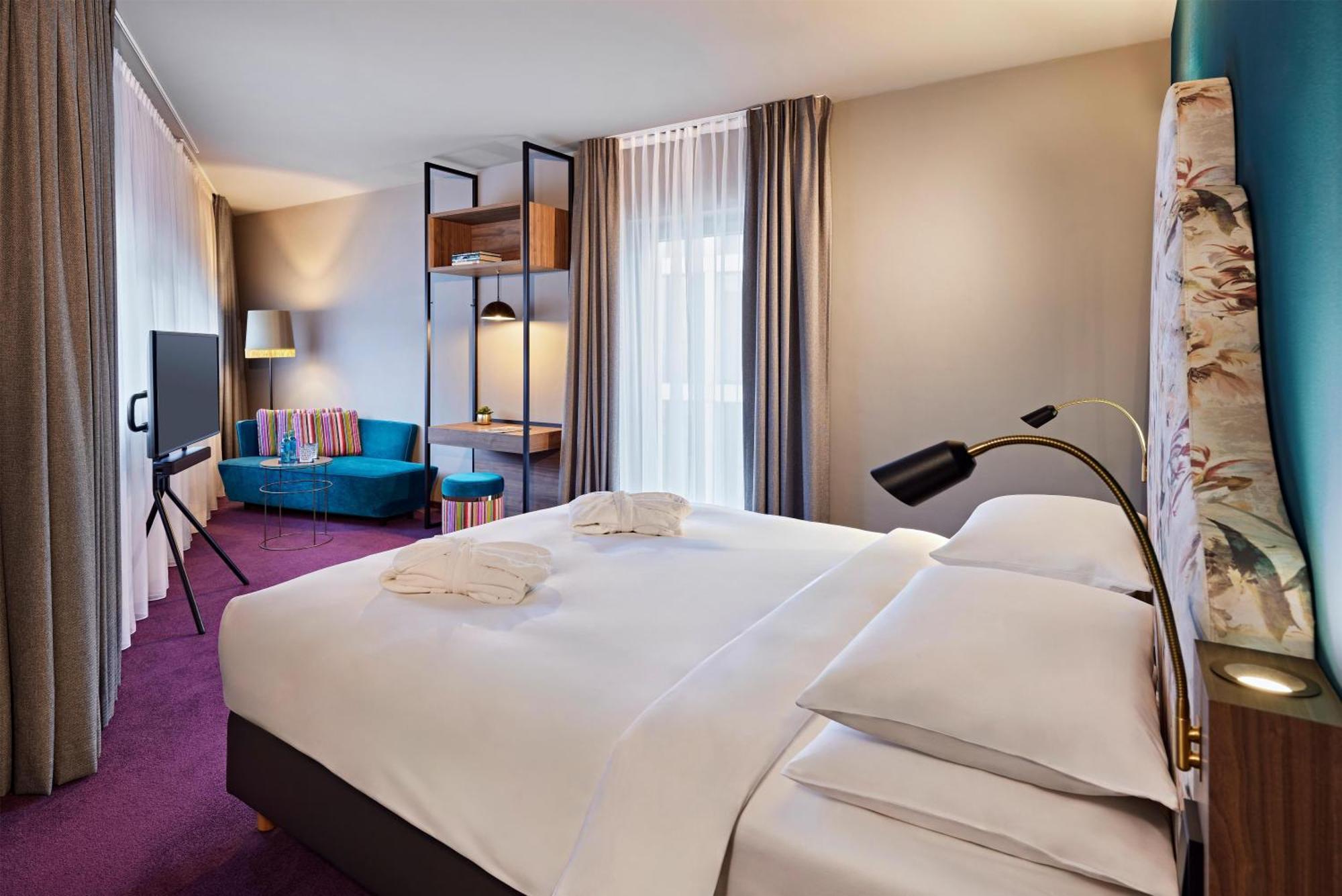 Me And Oberkassel, By Hyatt 4*