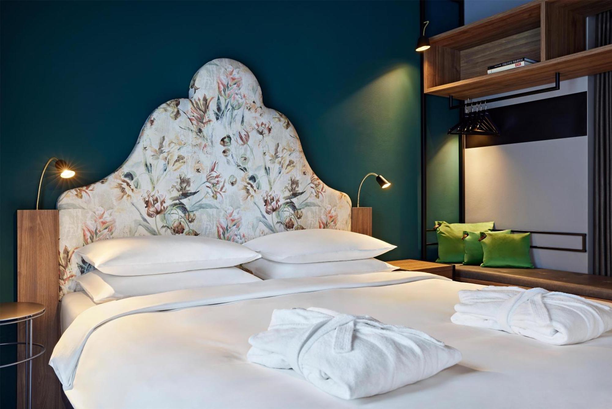 Me And Oberkassel, By Hyatt