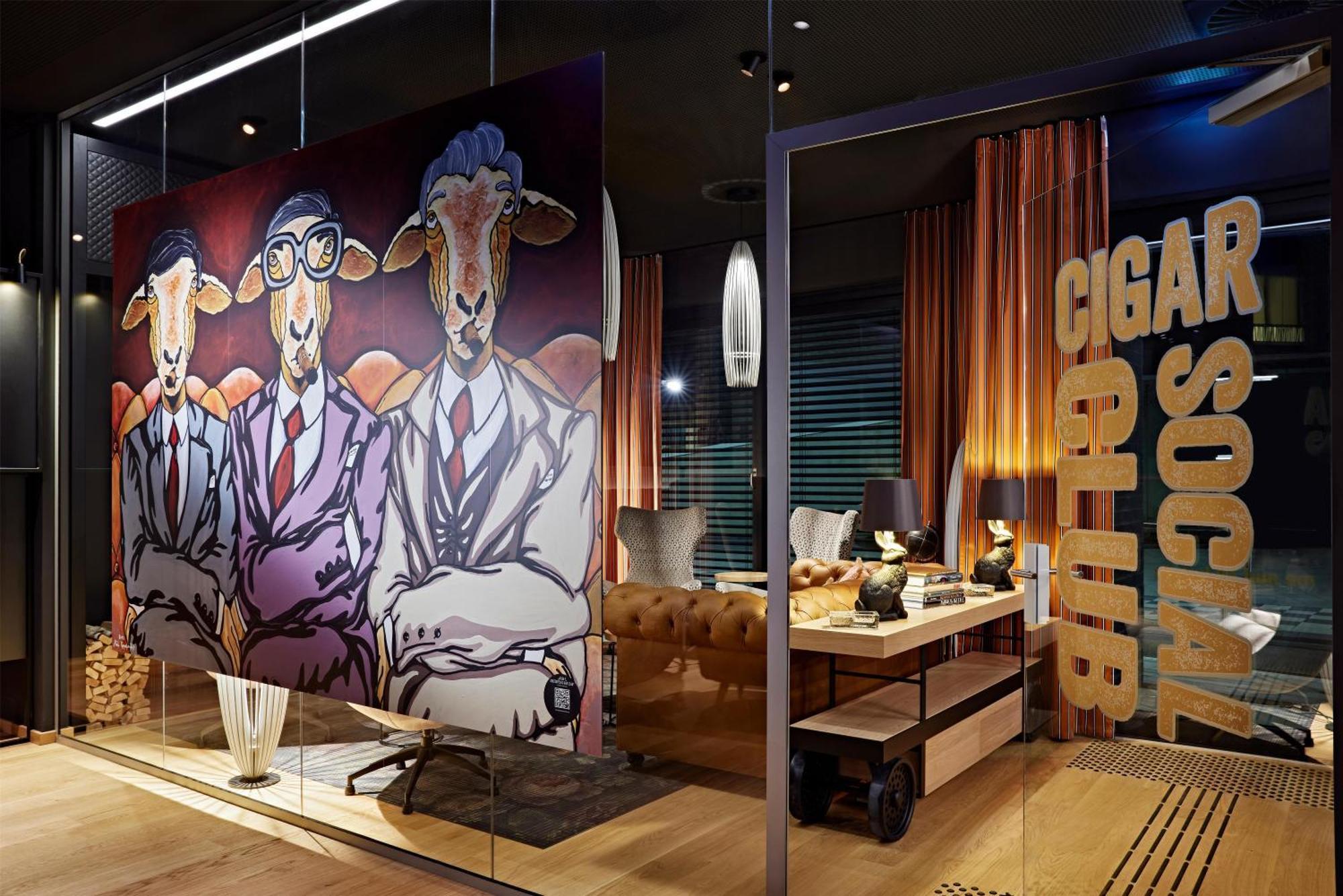 Me And Oberkassel, By Hyatt Dusseldorf