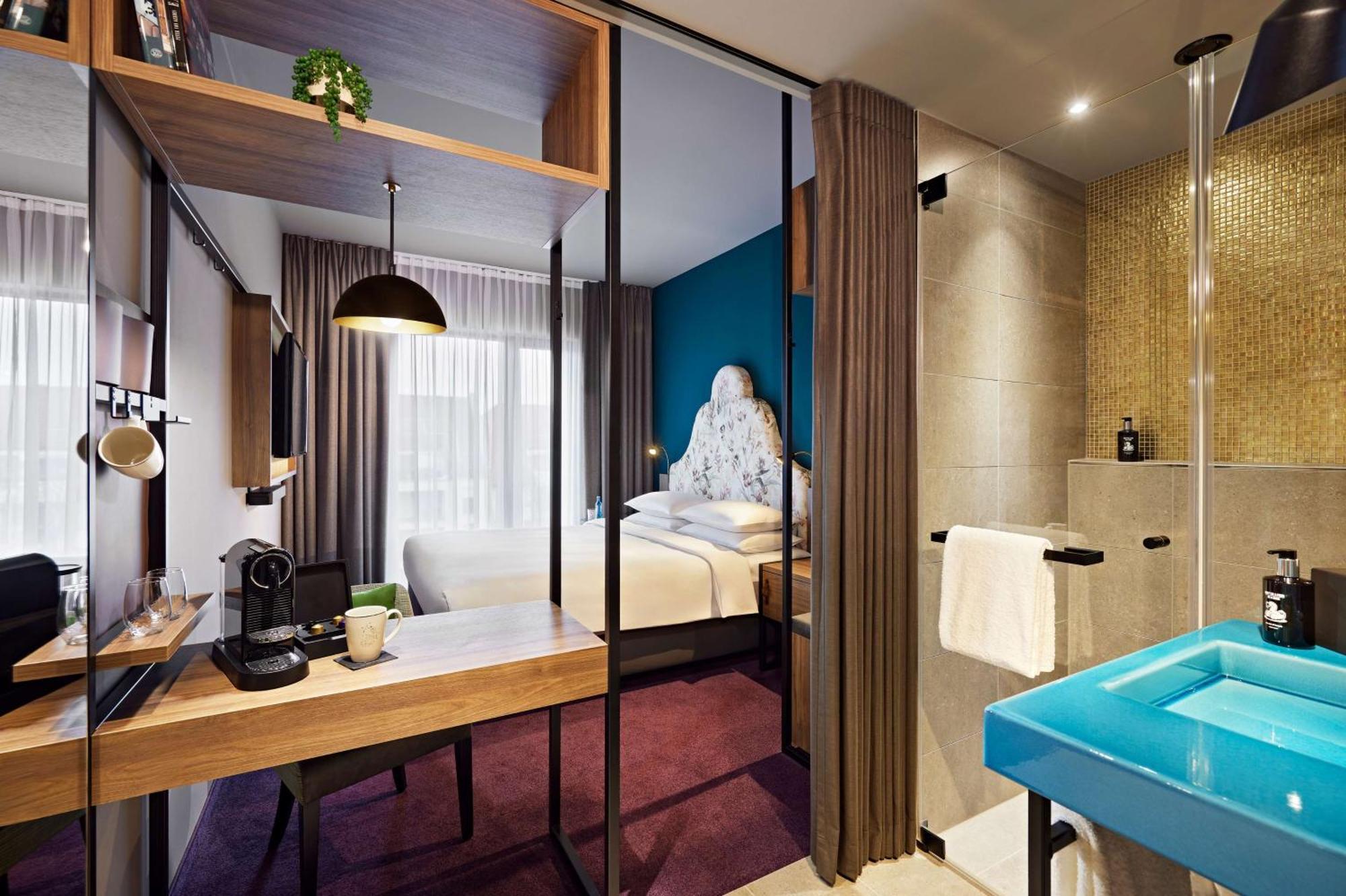 Me And Oberkassel, By Hyatt 4*